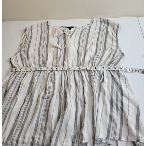 Torrid Top Peplum Women's Size 3X Gray White Striped Tie Neck Tassel Sleeveless - Picture 3 of 10